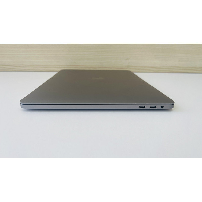 MacBook Pro 13 2018 Space  i5 2.3ghz 8/256